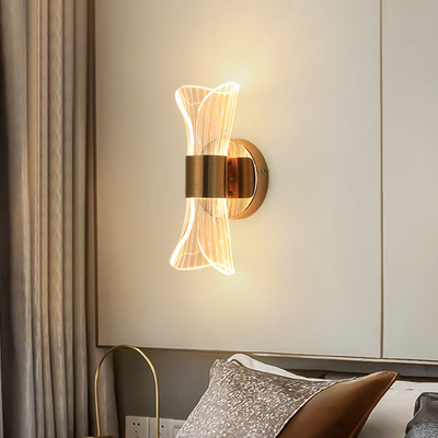 Modern LED Akrilik Metal Şeffaf Akışkan Duvar Işığı Yatak Odası Geçit Oturma Odası