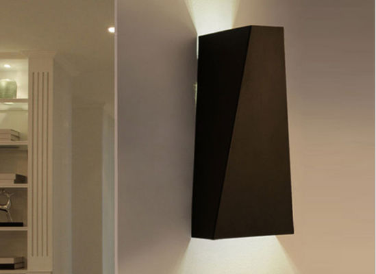 Metal Malzeme Çapı 10.5cm Yükseklik 22cm Kapalı Modern Duvar Işığı